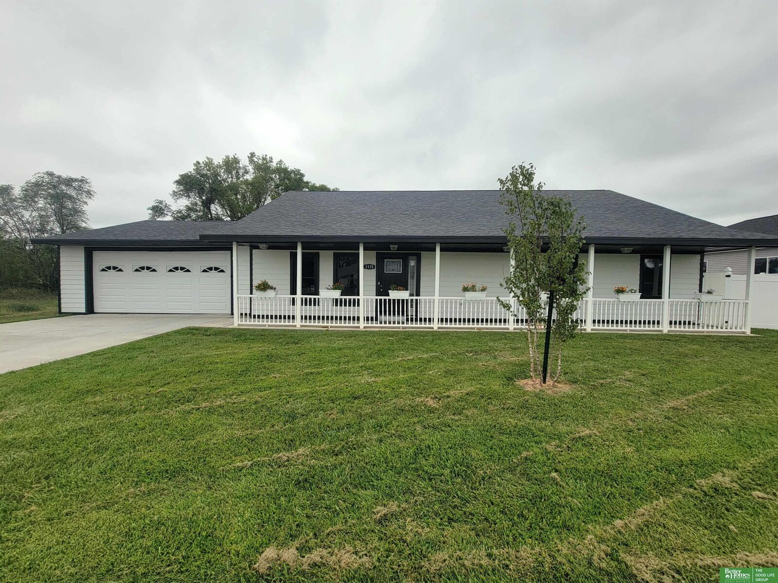 Property Photo: 1115 Vista Way NE 68467