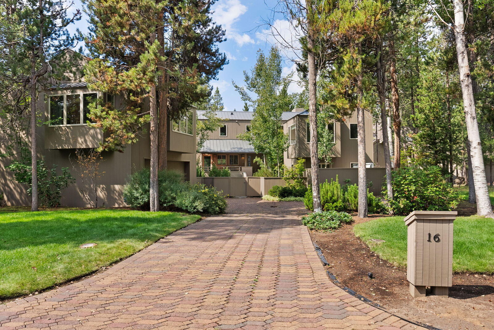 Property Photo: 58127 Gannet Lane #16 OR 97707
