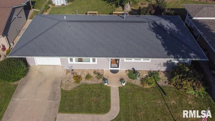 Property Photo: 1035 Lawrence Drive IL 61520