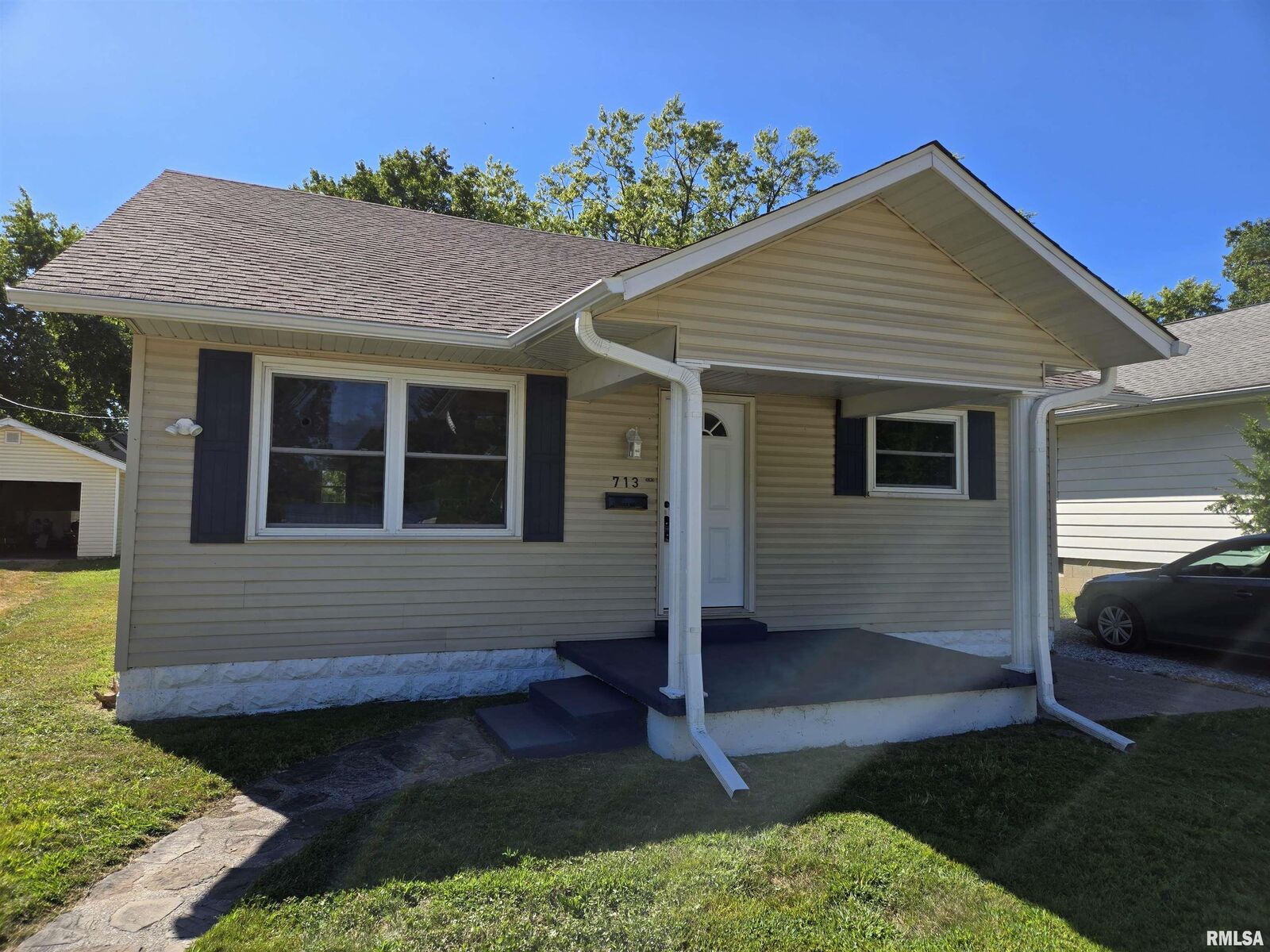 Property Photo: 713 N 8th Street IL 62948