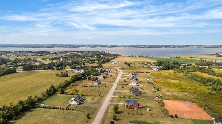 Property Photo: 6 Sydney Way PE C1B 4M4