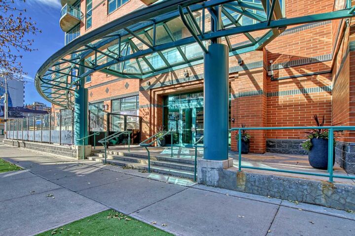 Property Photo:  836 15 Avenue SW 2205  AB T2R 1S2 