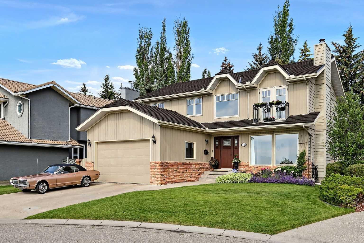 Property Photo:  163 Woodhaven Crescent SW  AB T2W 5R3 