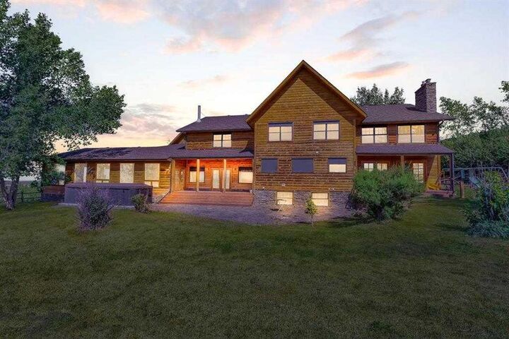 Property Photo: 32075 402 Avenue W 200 AB T1S 6A6