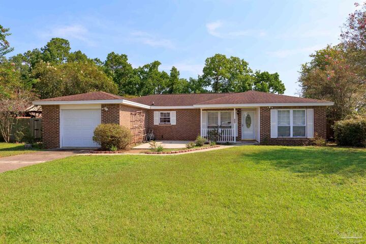 Property Photo: 550 Tampico Cir FL 32506
