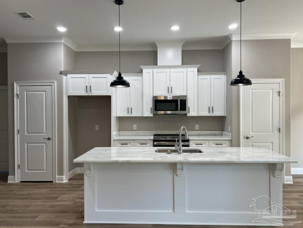 Property Photo: 8401 Sevilla St FL 32566