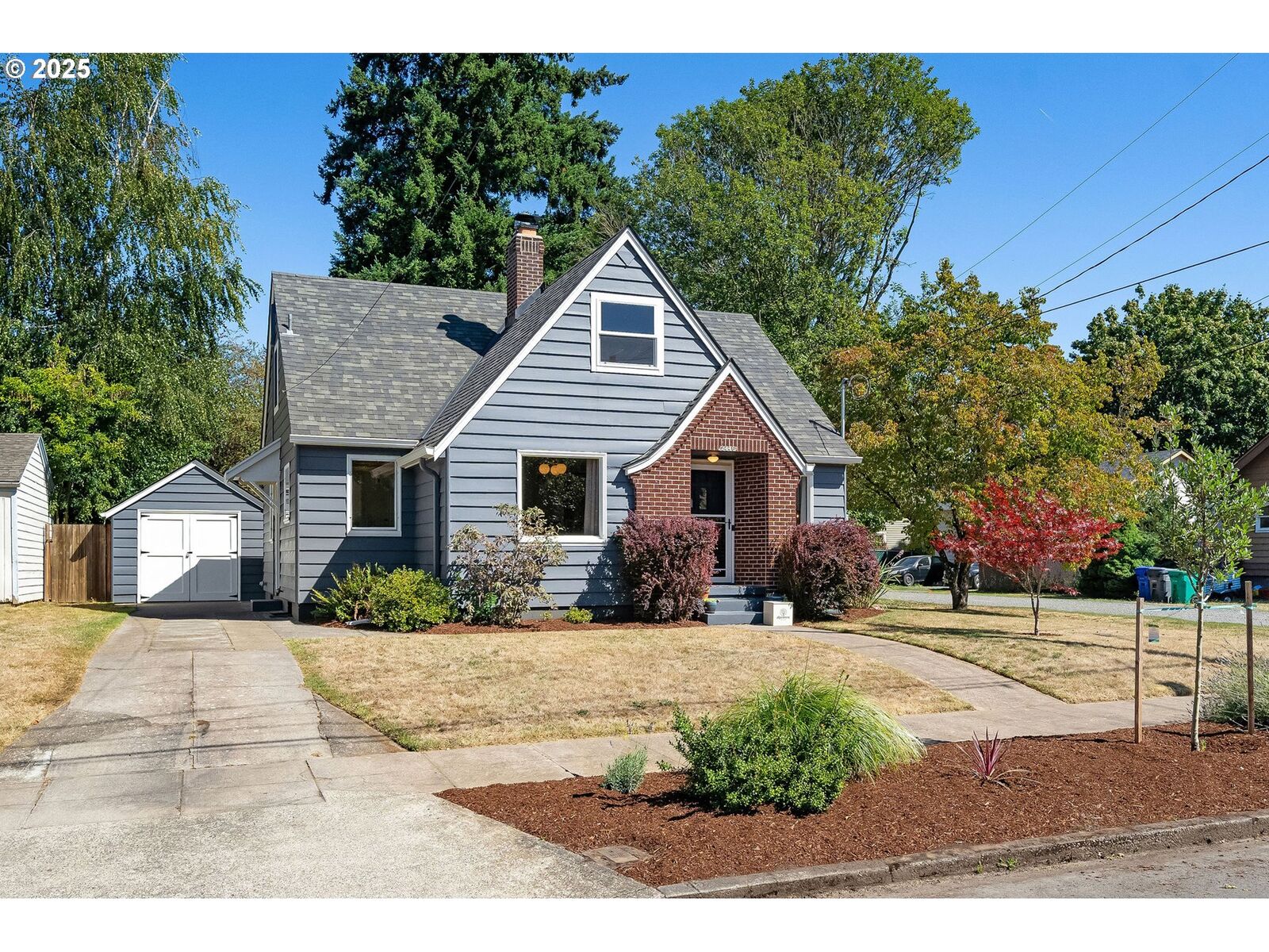 Property Photo: 2446 SE 70th Ave OR 97206