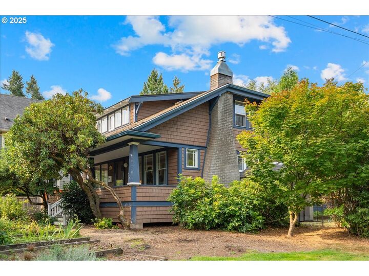 Property Photo: 8005 SW 46th Ave OR 97219