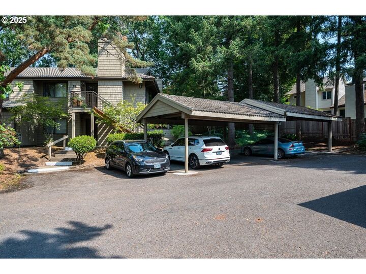 Property Photo: 21 Crestfield Ct OR 97035