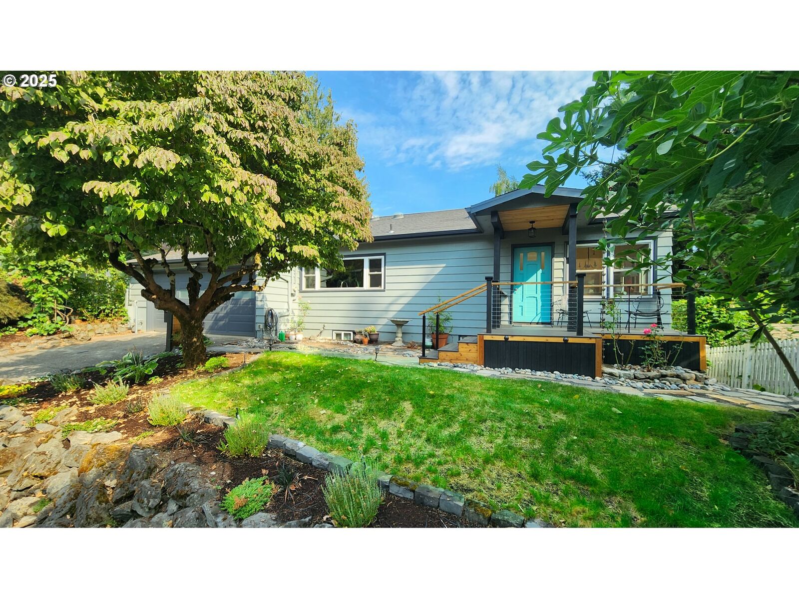 Property Photo: 631 SW Evans St OR 97219