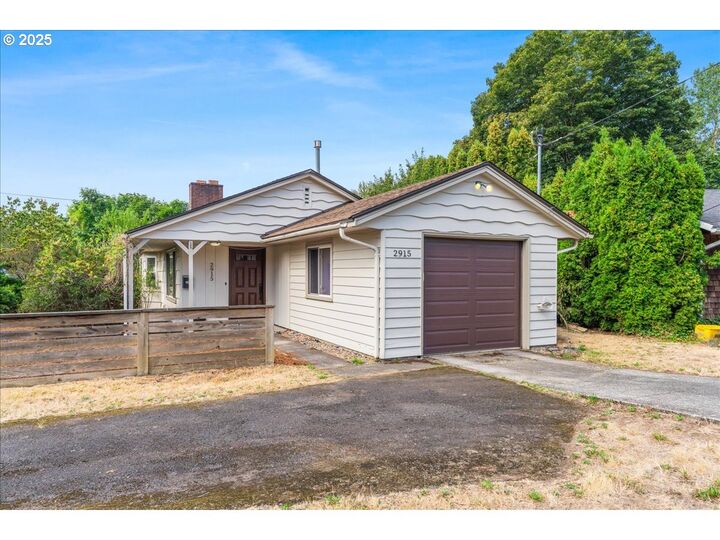 2915 NE Fremont Dr  Portland OR 97220 photo