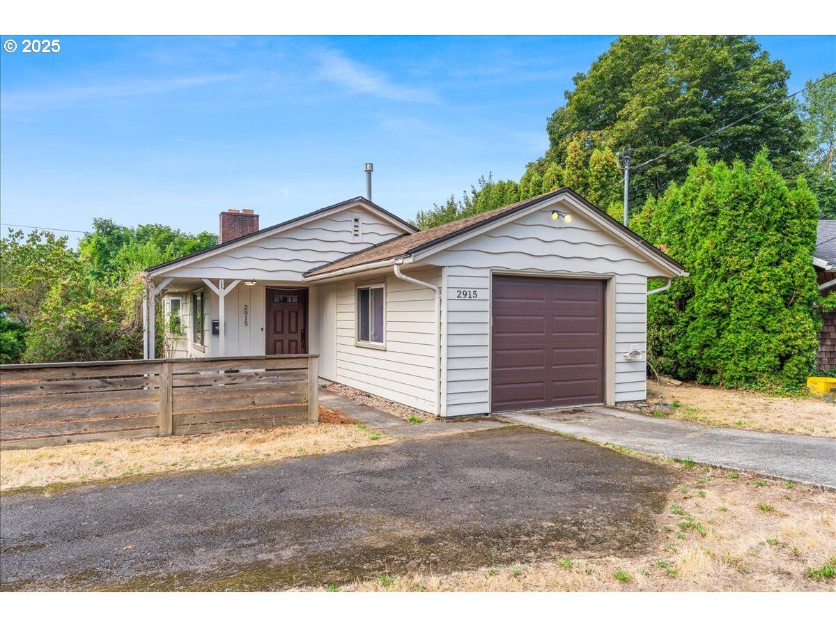 Property Photo: 2915 NE Fremont Dr OR 97220