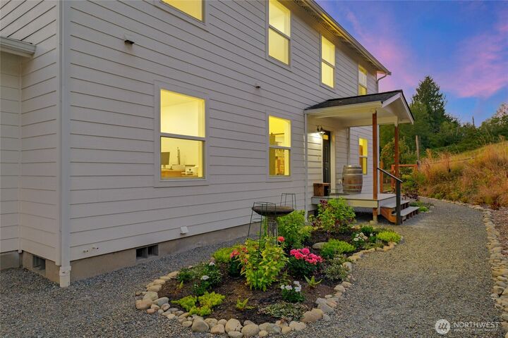 Property Photo:  16907  116th Street SE  WA 98290 