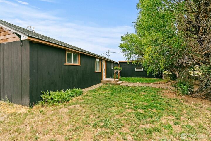 Property Photo: 8660 Hwy 97 WA 98926