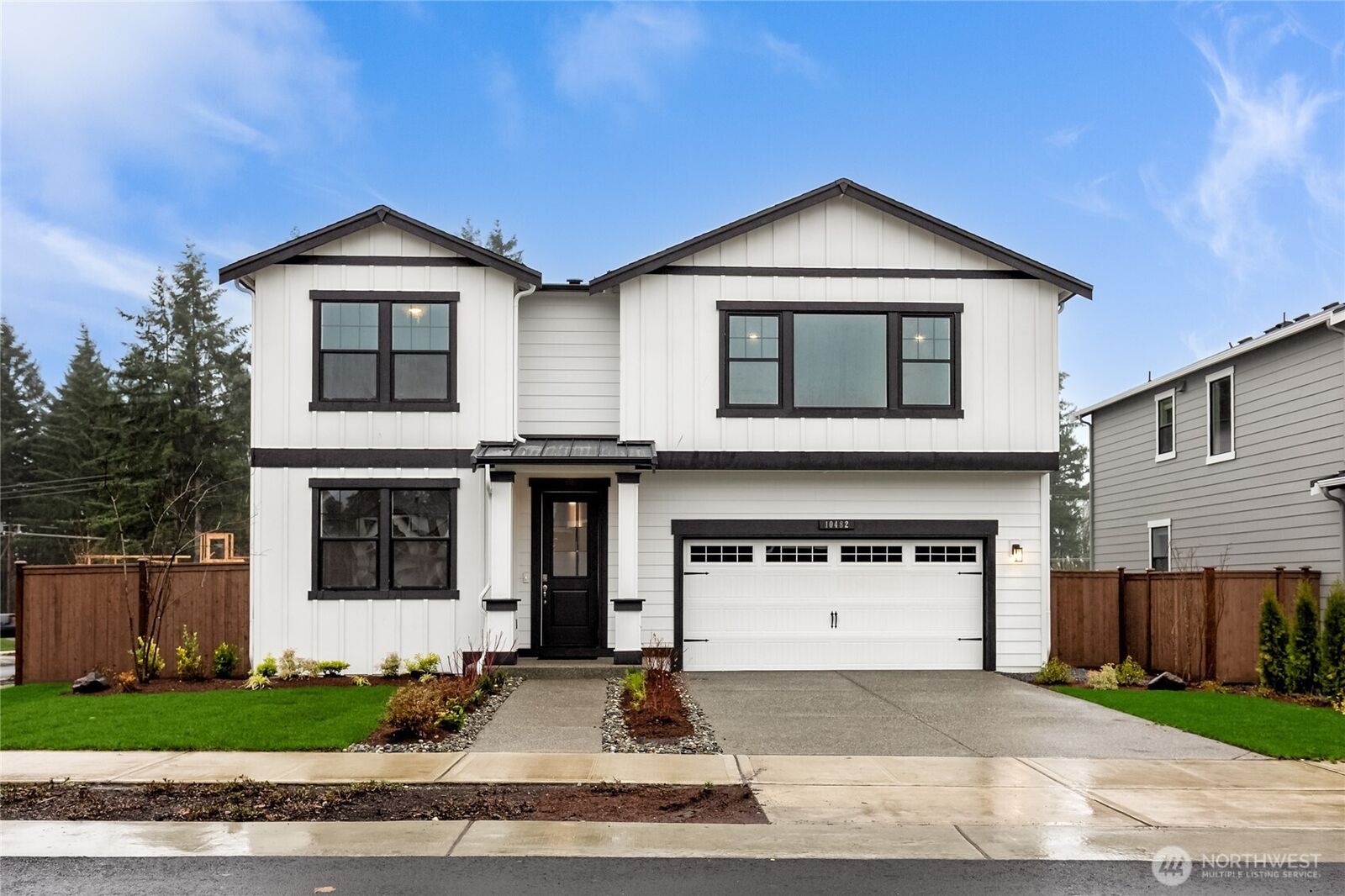 Property Photo:  10482  135th Avenue NE 42  WA 98033 