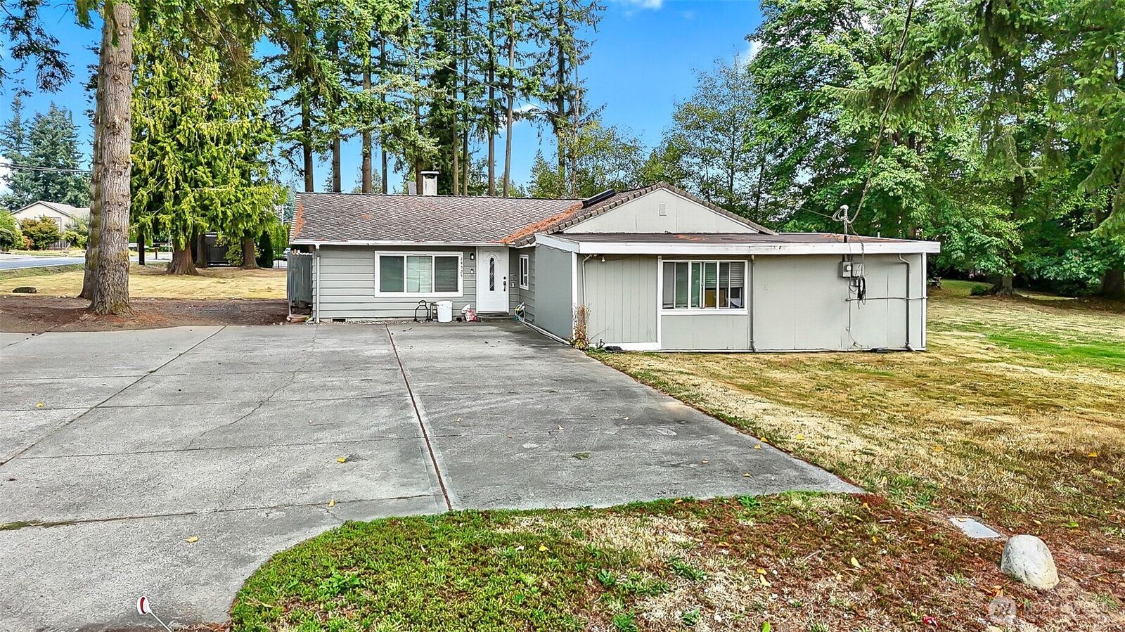 Property Photo: 14525 Ash Way WA 98087