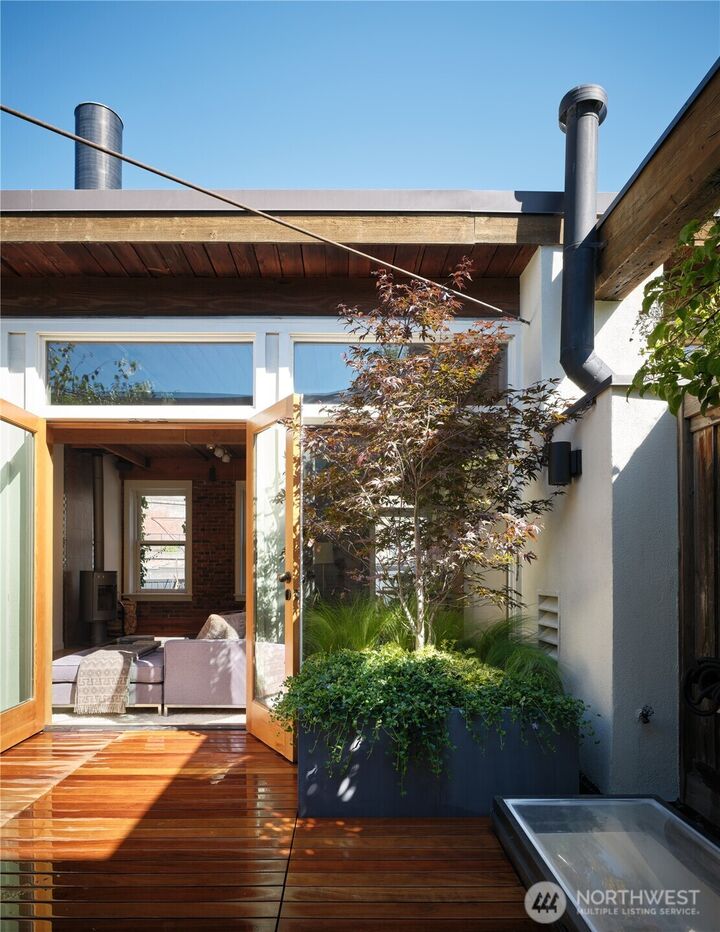 Property Photo: 611 Post Avenue 7 WA 98104