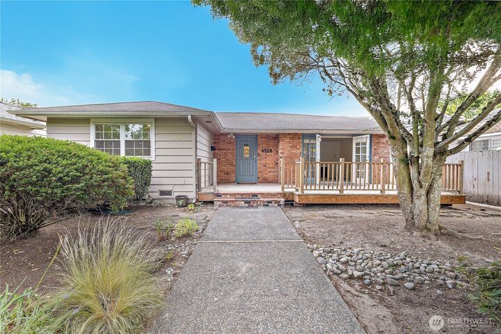 4528 NE 170th Street  Lake Forest Park WA 98155 photo