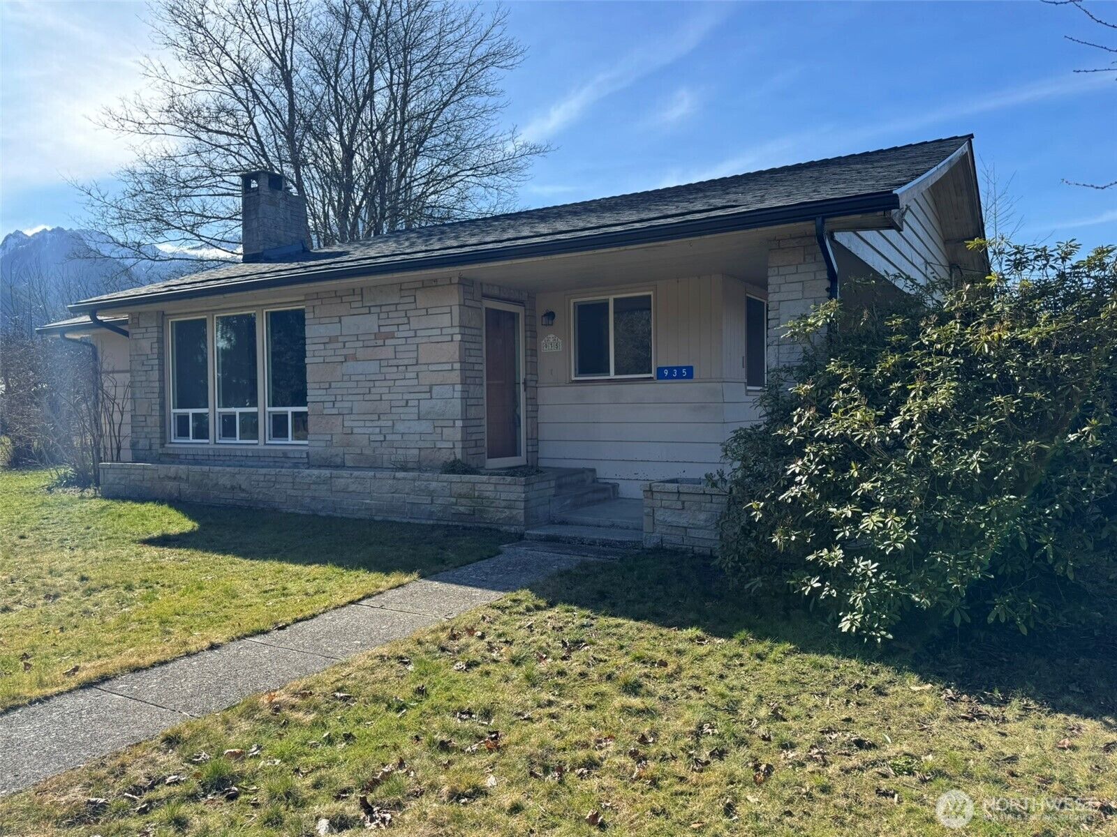 Property Photo:  935  Madison Avenue  WA 98241 