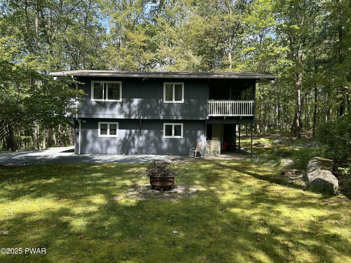 Property Photo: 805 Forest Place PA 18428
