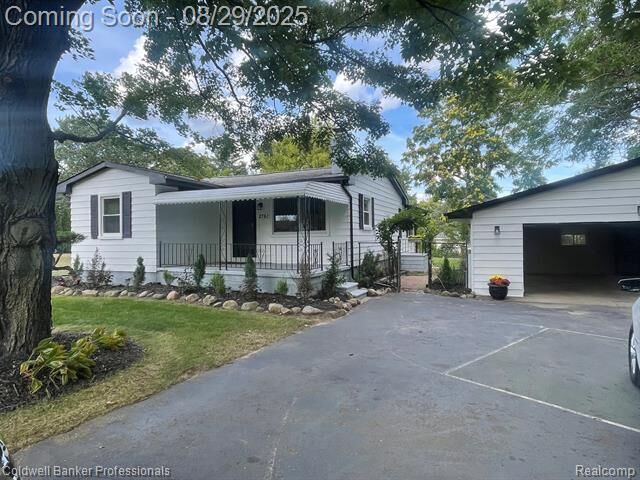 Property Photo: 2761 Gorlad Street MI 48360