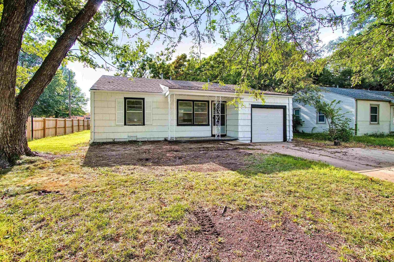 Property Photo: 1053 S Christine St KS 67218