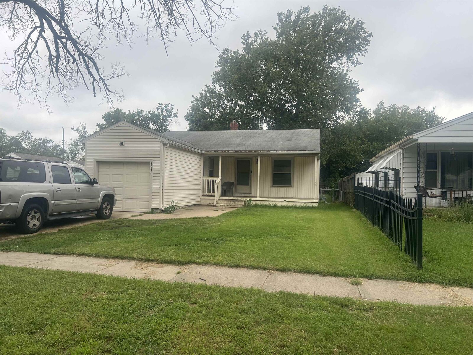 Property Photo: 2037 S Laura KS 67219