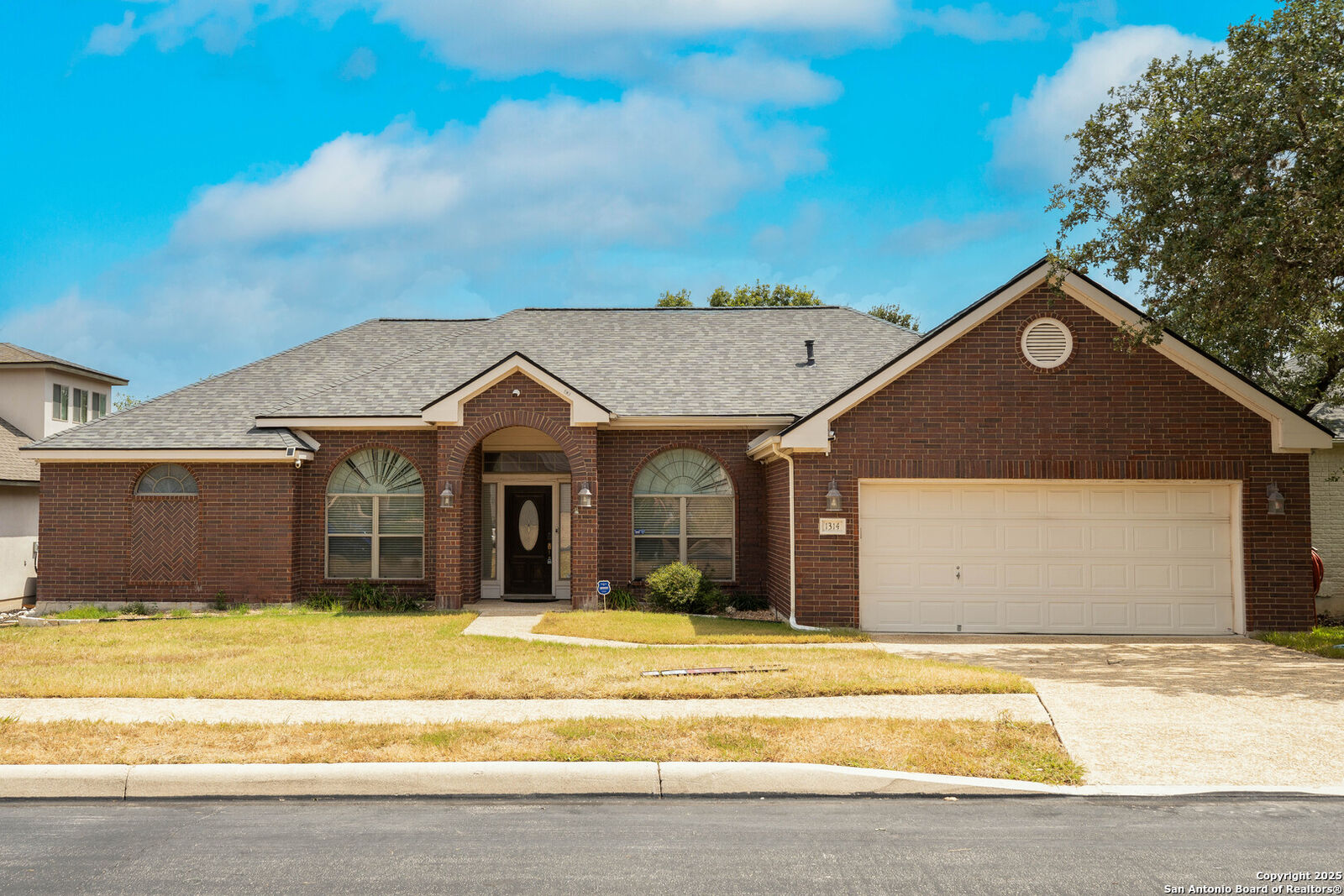Property Photo: 1314 Coyote Path TX 78258