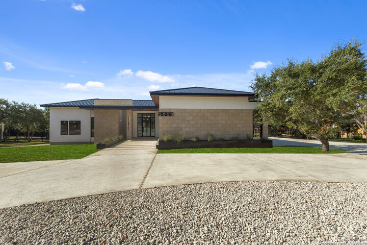 5918 Tejas Spring  San Antonio TX 78257 photo