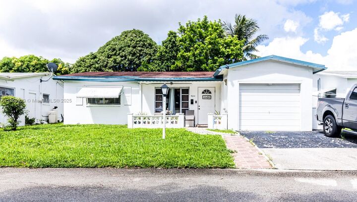 Property Photo:  4231 NW 49th Ave  FL 33319 