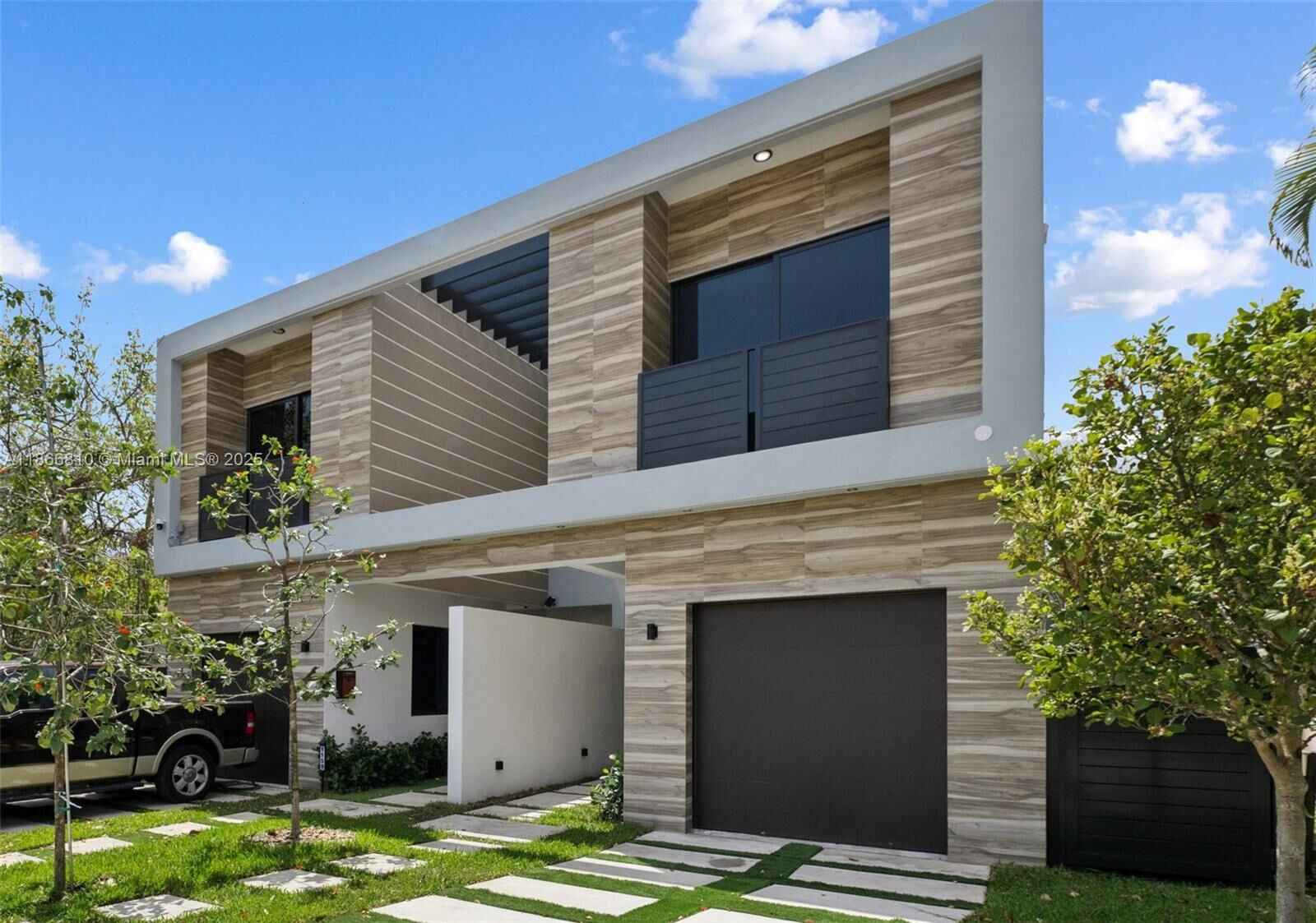 Property Photo:  1152 SW 22nd Ter  FL 33129 