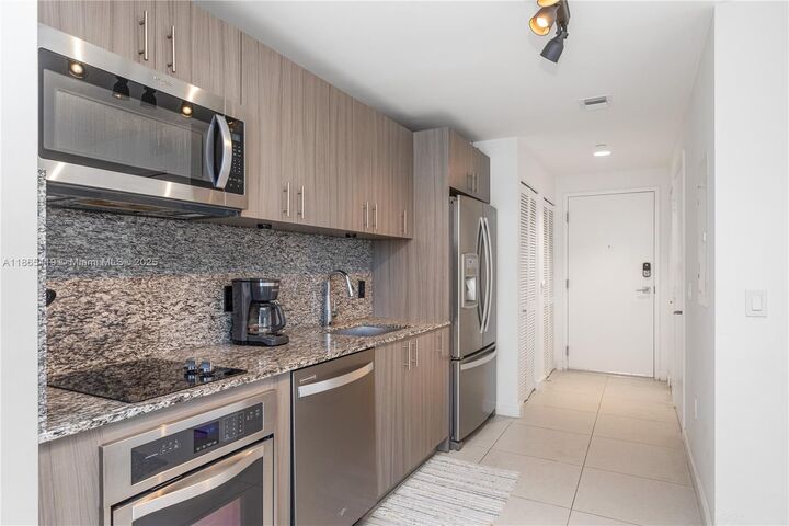 Property Photo: 5350 NW 84th Ave 710 FL 33166