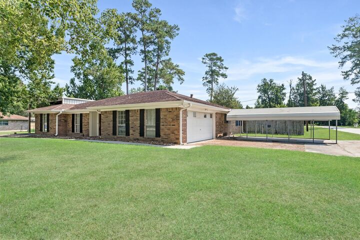 Property Photo: 100 Park Place TX 77567