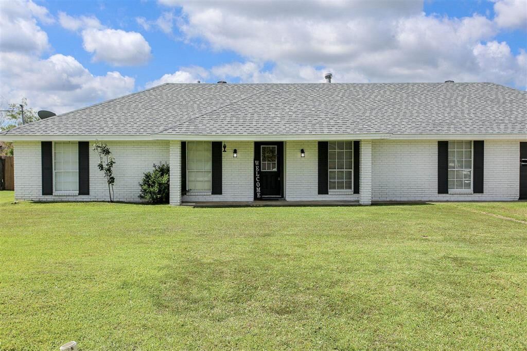 Property Photo: 2712 Mary Ann Street LA 70663