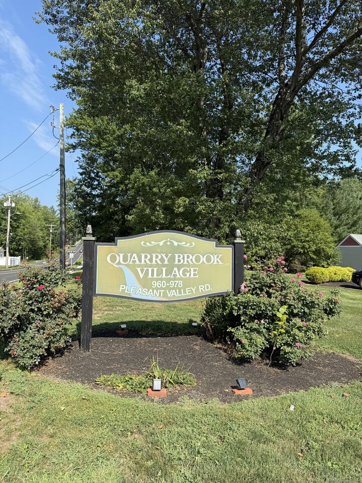 Property Photo:  962 Pleasant Valley Road 962  CT 06074 