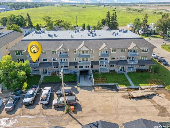 Property Photo: 318 108th Street W 202 SK S7N 1P8
