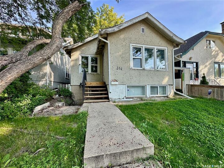 Property Photo: 314 26th Street W SK S7L 0H8