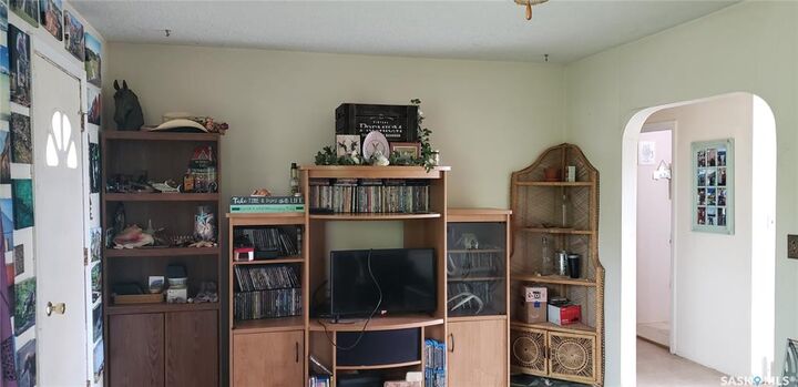 Property Photo: 211 2nd Street E SK S0H 2K0