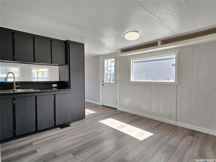 Property Photo: 219 Grant Street 5 SK S7H 0S4