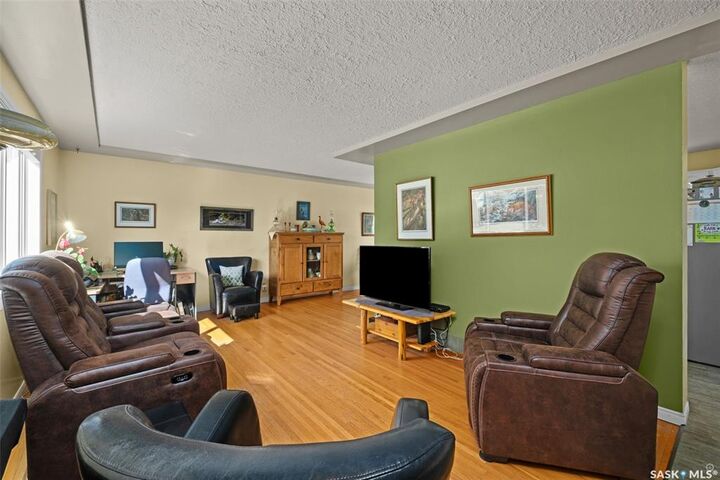 Property Photo: 440 26th Street E SK S6V 1V2