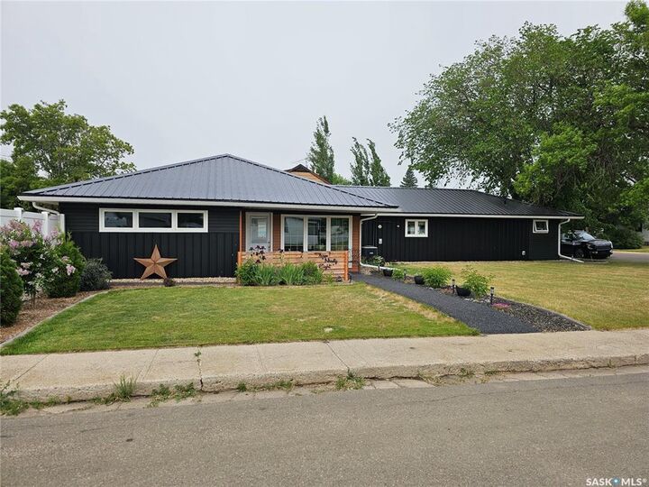 398 5th Avenue E  Unity SK S0K 4L0 photo