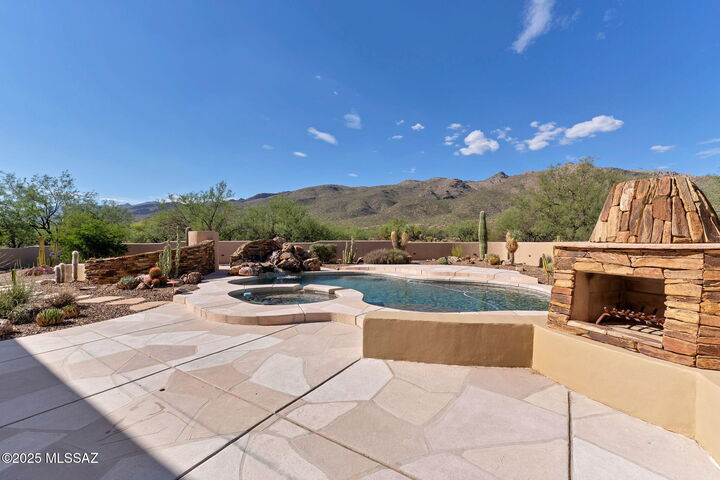 Property Photo:  10861 E Adobe Creek Place  AZ 85749