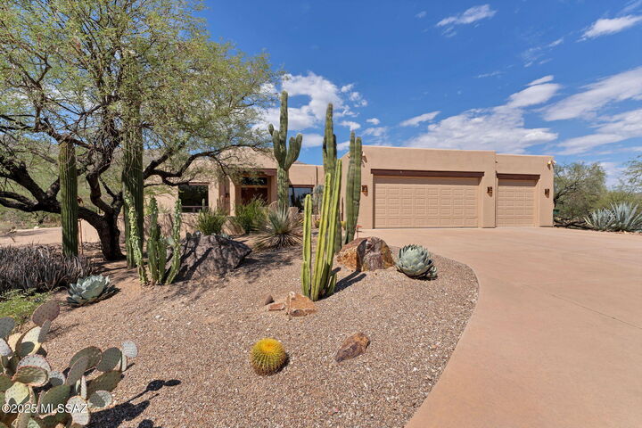 Property Photo:  10861 E Adobe Creek Place  AZ 85749 