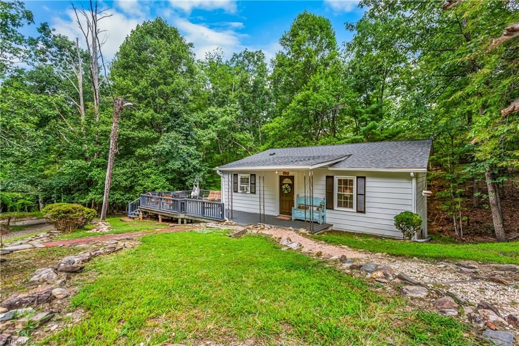 Property Photo: 1040 Artist Way NC 27016