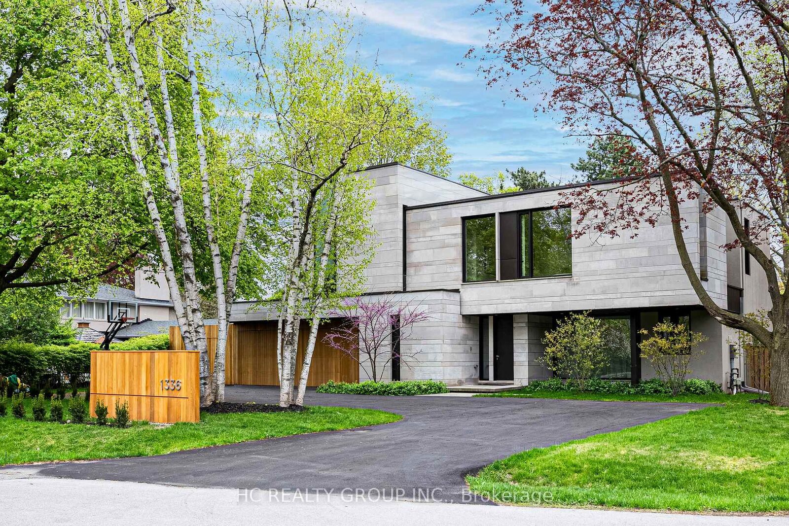 Property Photo:  1336 Hillhurst Road  ON L6J 1X5 