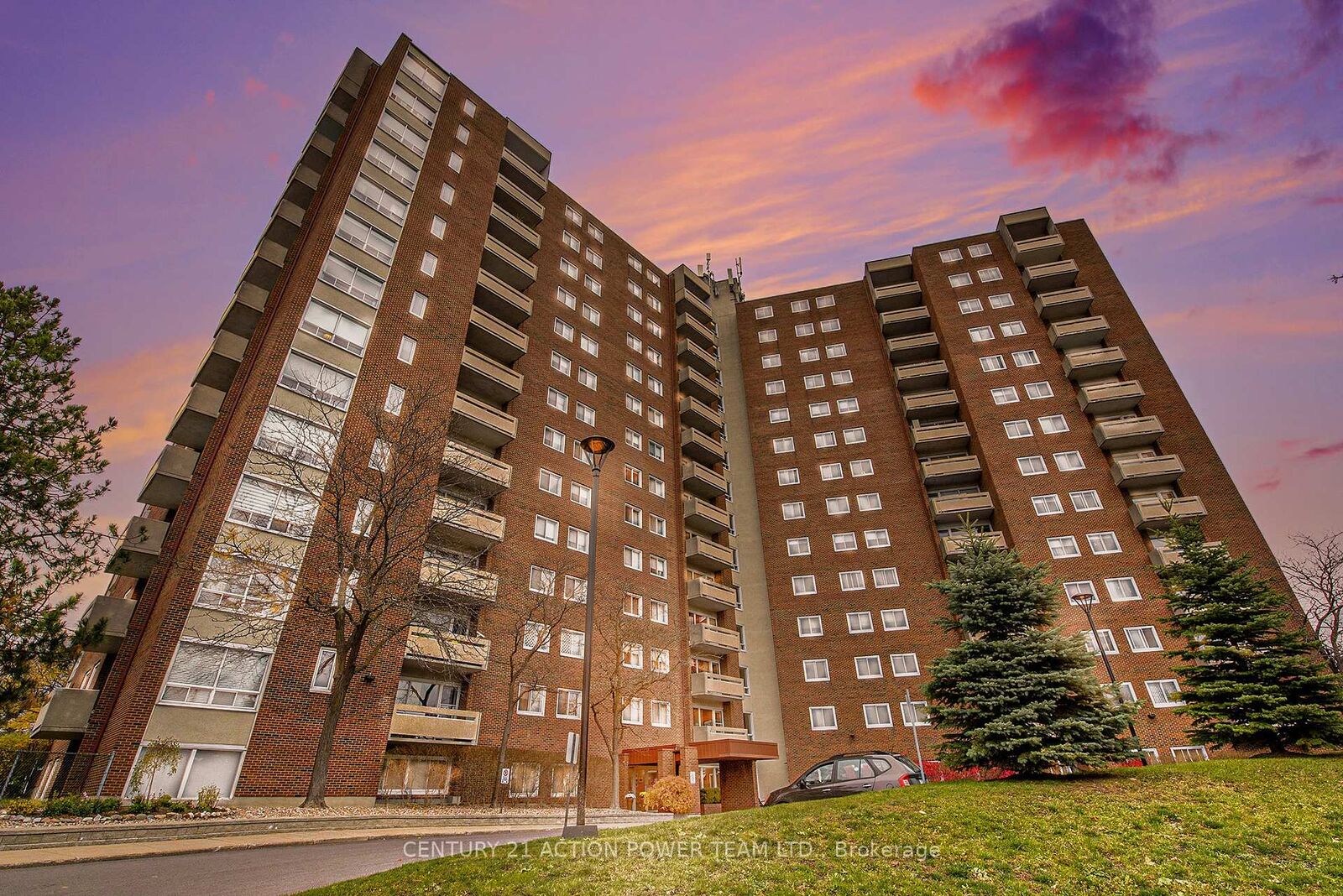 Property Photo: 915 Elmsmere Road 314 ON K1J 8H8