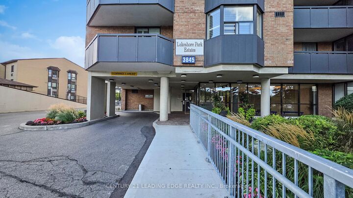 Property Photo:  3845 Lake Shore Boulevard W 1611  ON M8W 4Y3 