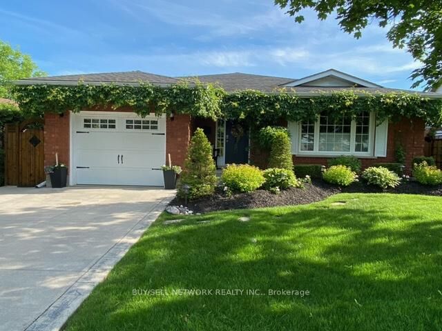 Property Photo: 2504 Idyllwood Crescent ON K9L 1Y9