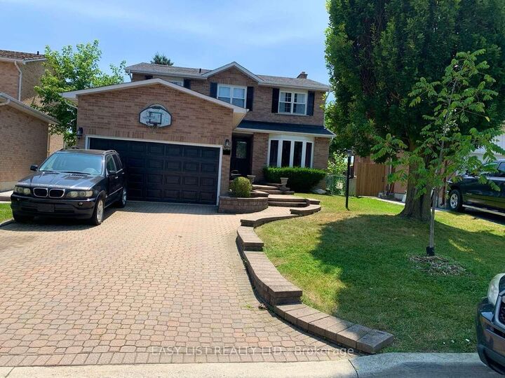 102 Burwell Crescent — photo 1
