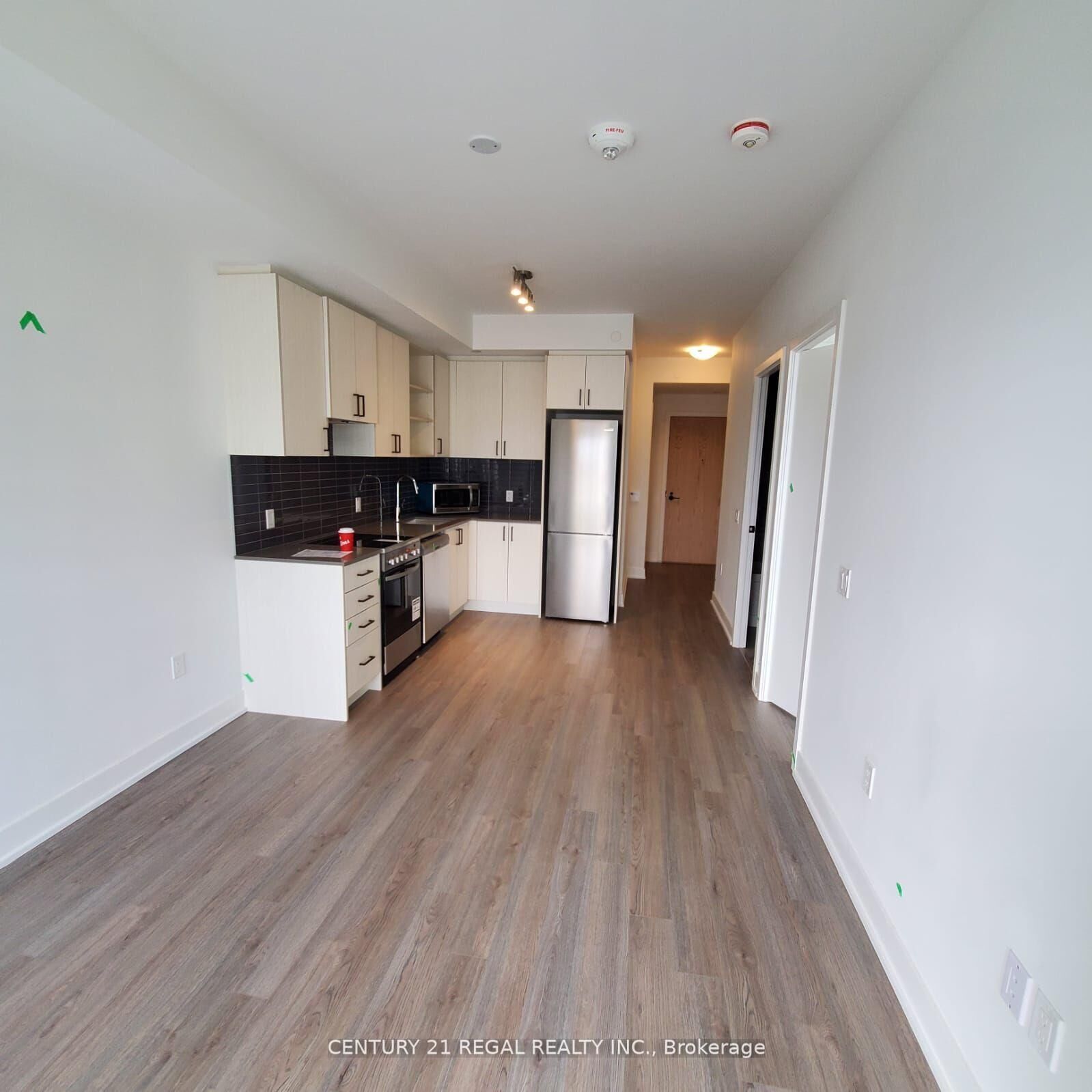Property Photo: 50 George Butchart Drive 609 ON M3K 0C9